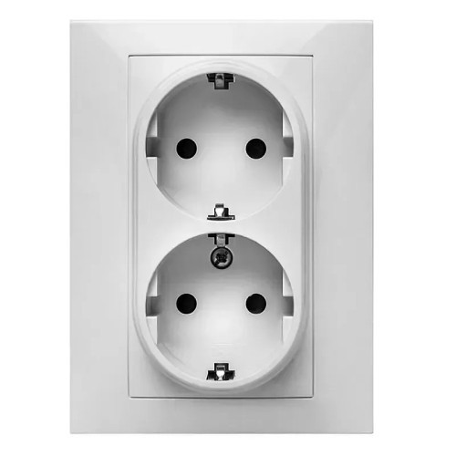 Toma de corriente empotrada TT 2P+T 16A 250V Famatel 9125 - 1