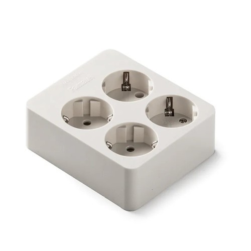 Famatel 2504 Base Cuadrada 4 Tomas TT Blanca 16A 230V