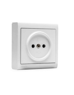 Base de Enchufe Sin TT 16A 250V Serie Living 8000 Famatel 8024