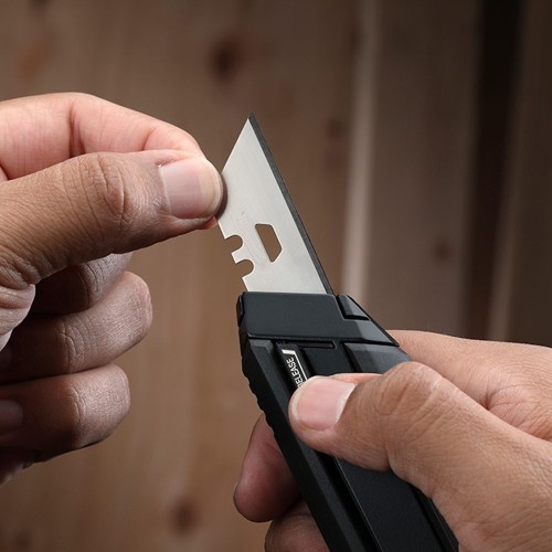 Cúter Recargable Con 10 Hojas Multipropósito Mango Ergonómico Toughbuilt