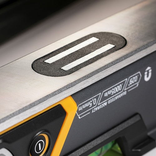 Nivel Magnético Tubular LED 23cm Neodimio Con Pilas AAA TOUGHBUILT