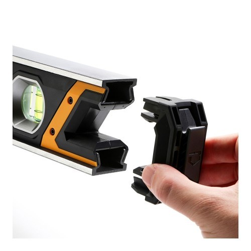 Nivel Magnético Tubular LED 60cm Imán Neodimio Con Pilas TOUGHBUILT