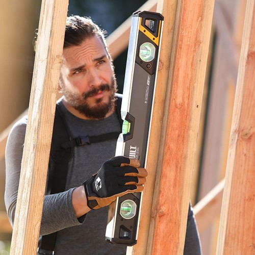 Nivel Magnético Tubular LED 60cm Imán Neodimio Con Pilas TOUGHBUILT